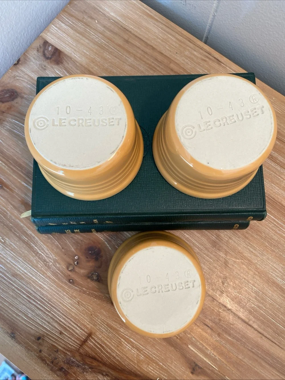 3 Le Creuset Stoneware Ramekin Set Baking Dishes France Kitchen Bakeware Yellow